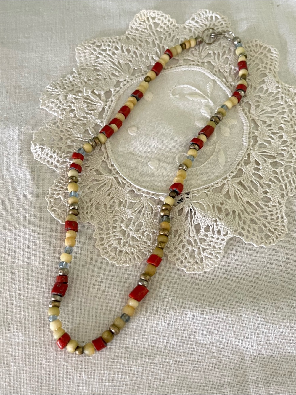 Vintage Unique Southwestern Handcrafted Glass Beaded Necklace – 16”